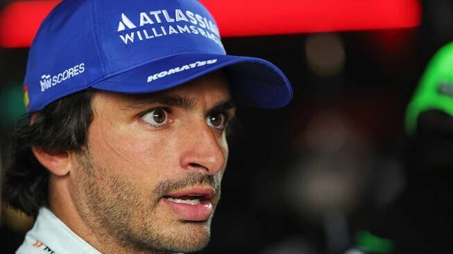 Naštvaný Sainz žádá vysvětlení. Jak sportovní komisaři zdůvodnili jeho trest?