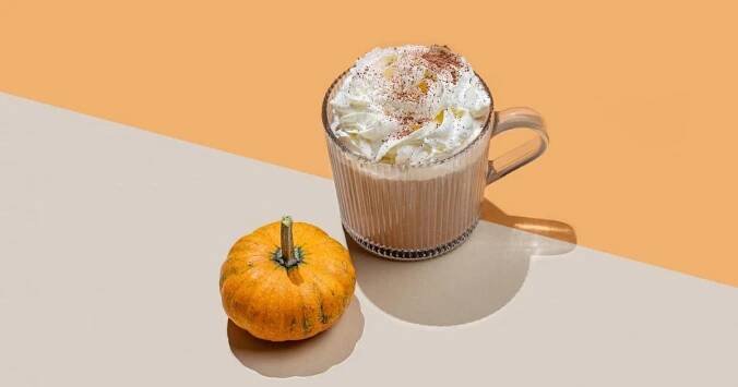 Proustův efekt v kelímku: psychologové vysvětlují kouzlo Pumpkin Spice Latte