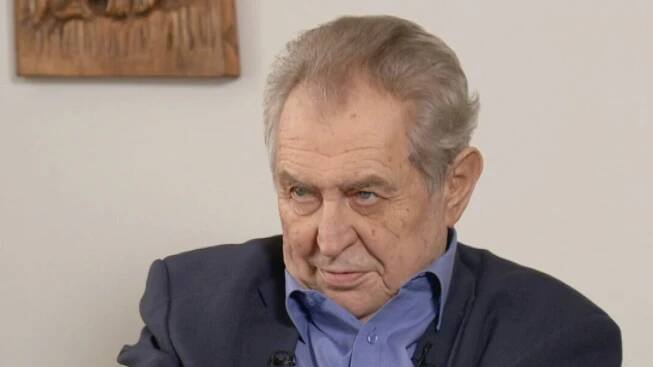 Na Zemana zaútočila aktivistka: Měla půvabná ňadra, popisuje exprezident