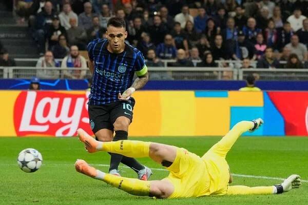 ONLINE: Inter - Slavia 3:0. Milánský gigant zvyšuje vedení, český mistr dostává lekci