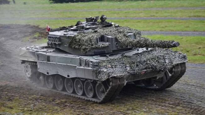 Video: Rusové se snažili marně, Leopard 2A4 se ulovit nenechal. Mezi údery prokličkoval a všem se vyhnul