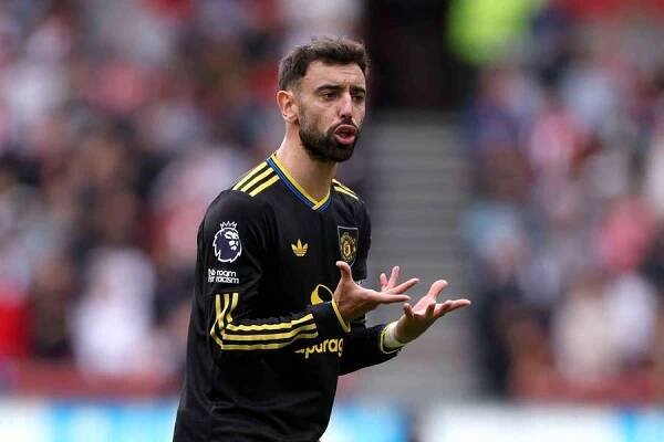 Další ostuda Manchesteru United. Zahodil pokutový kop a padl na půdě trápícího se Brentfordu