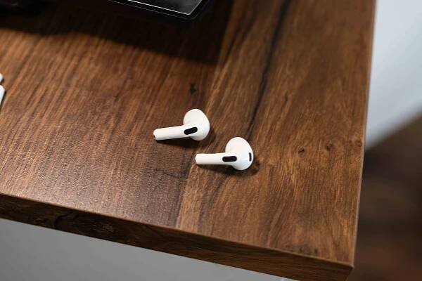 AirPods Pro 3 dočkaly nenápadné vylepšení, díky kterému půjdou lépe najít
