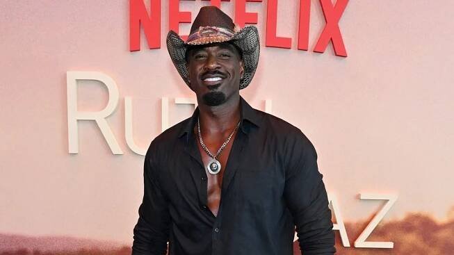 Narodil se postižené matce v jejích jedenácti po znásilnění příbuzným. Hvězda Netflixu odkryla strašné rodinné tajemství