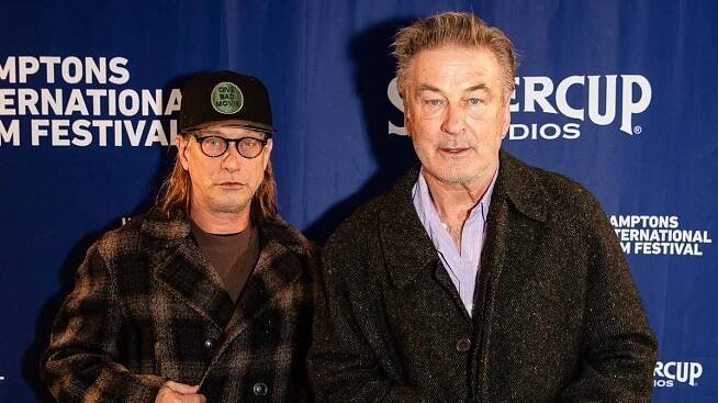 Alec Baldwin a jeho bratr Stephen měli autonehodu! Narazili autem do stromu