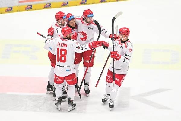 ONLINE: Kometa čelí ve šlágru Třinci. Jágr poprvé v sezoně nastoupí za Kladno