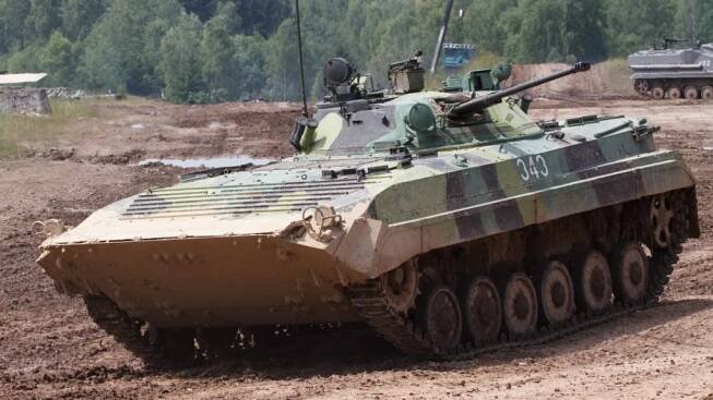 Video: Houževnaté ruské BMP-2 bez přídavné ochrany vydrželo dva zásahy nejsilnější ukrajinskou protitankovou střelou