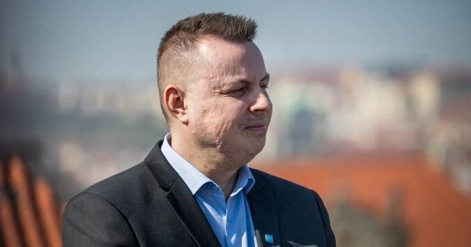 Jindřich Rajchl na tiskové konferenci k oznámení...