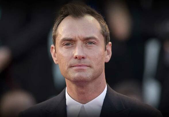 Nový film popisuje nenápadný vzestup Putina. Jude Law prošel ohromující proměnou