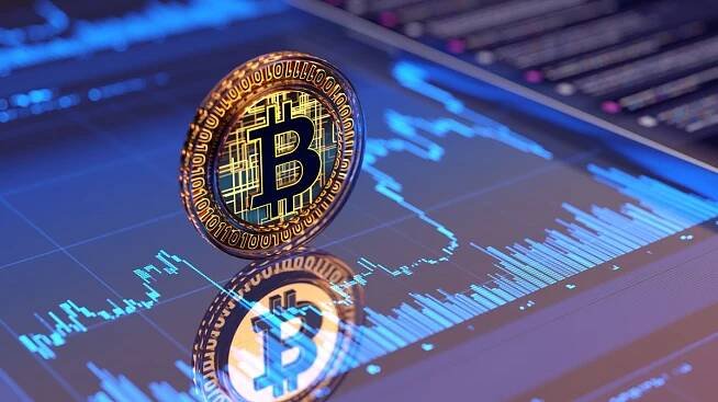 Bitcoin překonal nový rekord, krátce byl za 2,6 milionu korun