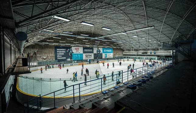 Liberec možná v zimě uzavře Svijanskou arénu kvůli havarijnímu stavu střechy