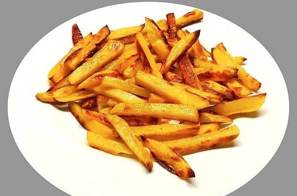 Hranolky v troubě z čerstvých brambor recept
