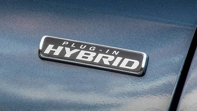 Provalilo se, proč byste se měli vyhnout koupi plug-in hybridu. Pokud ho už máte, jednejte rychle