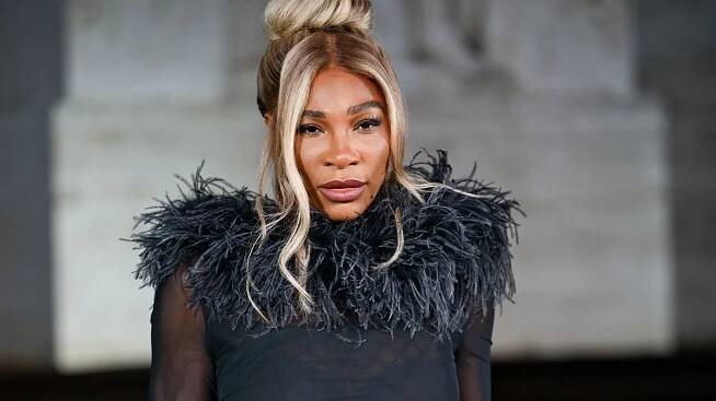 Serena Williams zazářila v průsvitné róbě! Fanoušci se ale ptají, co to má s pletí, a podezírají ji z bělení