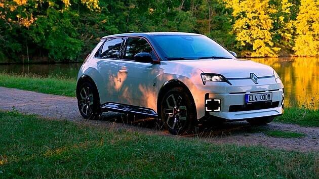 Renault 5: nekonečně stylový elektrický frajer není pro každého