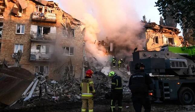 Týden na Ukrajině: Rusko tvrdě udeřilo na Kyjev, ve Lvově byl zavražděn ukrajinský poslanec