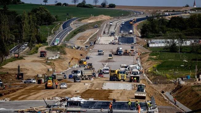 Kupkův úřad naplánoval Babišovi explozi výdajů na dálnice a železnice