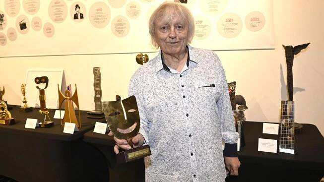 Při životě ho drží koncerty: Václav Neckář vyrazil do společnosti relativně v kondici. Tady je důkaz