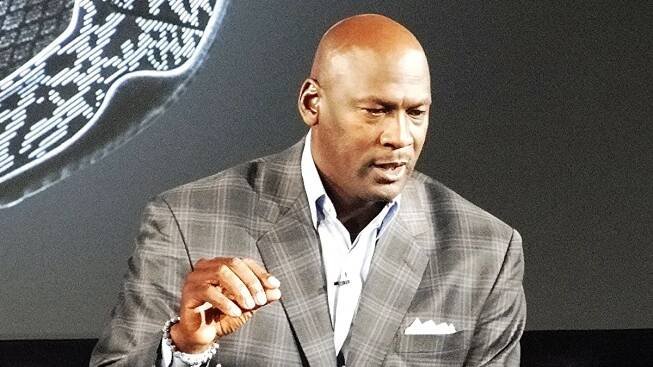 Michael Jordan vítězil i s horečkou. Brzy se k NBA vrátí jako televizní expert