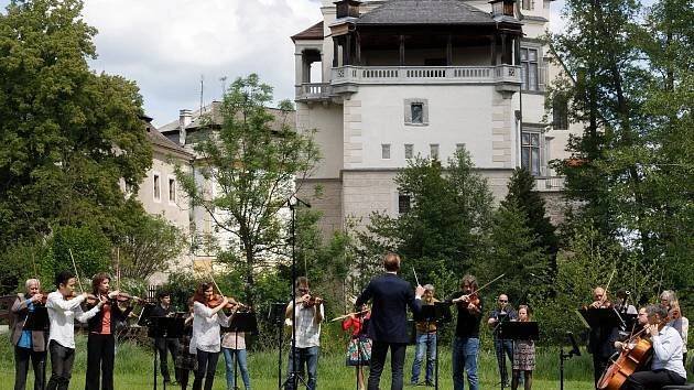 Jihočeská filharmonie zahajuje sezonu. Metropol rozezní Dvořák i Čajkovskij