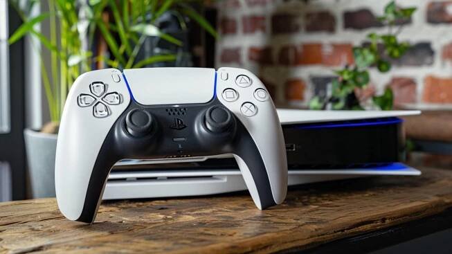 PlayStation 5 zlevnil na historické minimum, zatímco Xbox znovu zdražuje