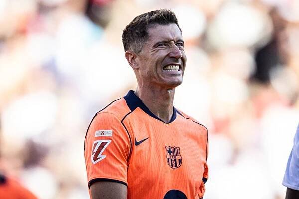 Lewandowski doplnil Yamala s Raphinhou na marodce Barcy. Vynechá snajpr i El Clásico?