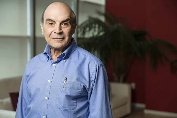David Suchet promluvil o vnukovi s mimořádně vzácným genetickým onemocněním
