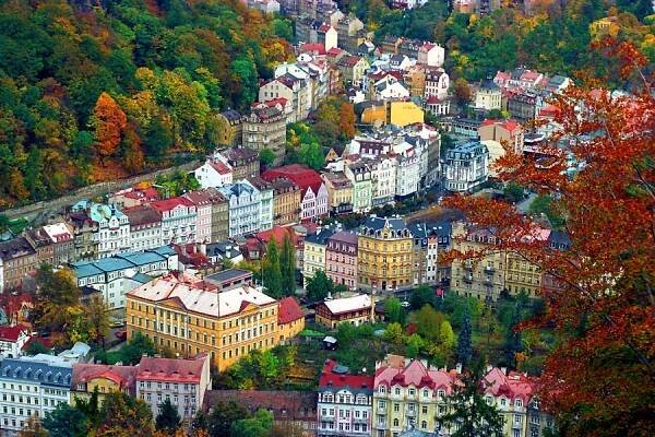 Při lovu na jeleny objevil Karel IV. horký pramen, vznikly tak Karlovy Vary?