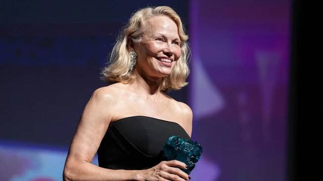 Pamela Anderson se poprvé ohradila proti drsným obviněním. Její řeč zvedla diváky ze židlí!