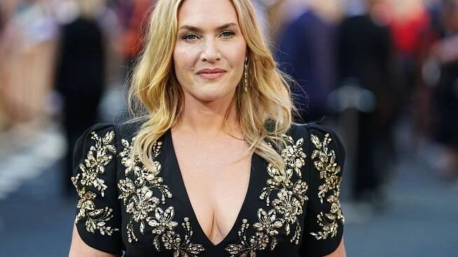 Kate Winslet je dnes padesát a prsa má i 27 let po Titanicu stále výstavní! Na co je ještě pyšná?