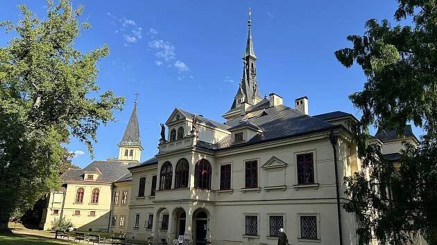 Zámek v Lužanech skrývá příběh omylu. Vrchlický byl považován za žebráka