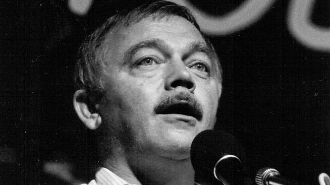 Karel Kryl ovlivňoval Čechy 30 let z Německa. Po jeho smrti se objevily jeho dopisy
