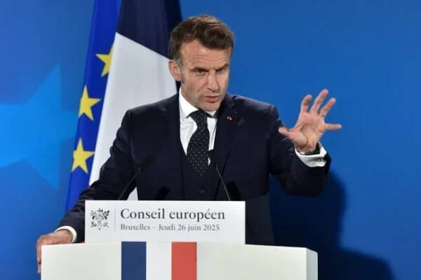 Macron nechce být „chromou kachnou“. Tlačí na zelené cíle pro rok 2040