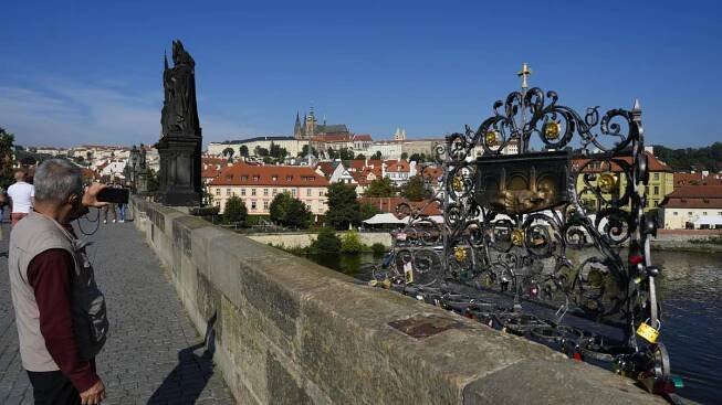 Dan Brown posnídal s prezidentem Pavlem na Pražském hradě