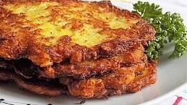 Recept na prešporské řízky: Telecí maso se šunkou a sýrem nadchne svou šťavnatostí a chutí