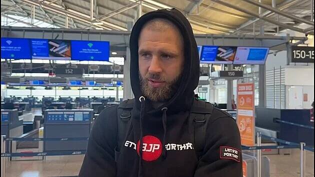Chlapi, doplešata! Procházka si vzal na zápas UFC i extrakt z mravenců