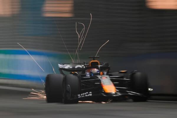 F1 ONLINE: McLaren nezvládl kvalifikaci, vyhraje Verstappen i v Singapuru?