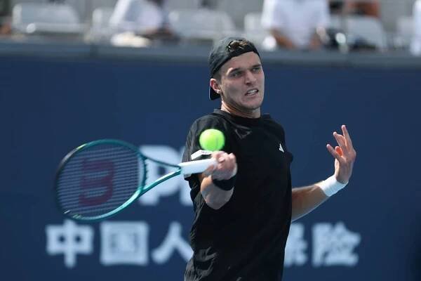 Menšík vs. De Minaur: čtvrtfinále ATP Peking 2025 dnes živě