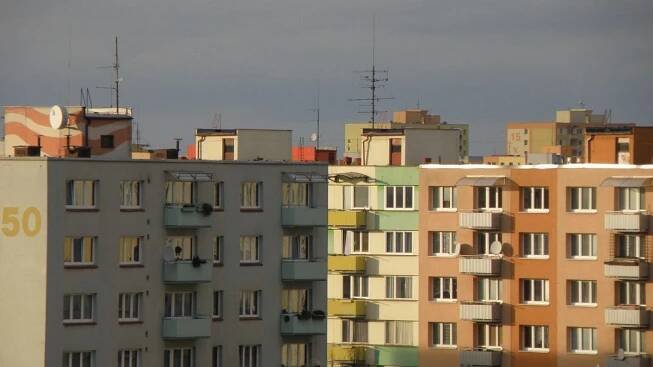 Paneláky komunistům nevyčítám. Ničit jimi centra měst jako Benešov a další, ale byla chyba