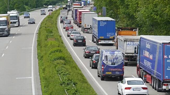 Europoslanci schválili modernizaci pravidel pro řidičáky