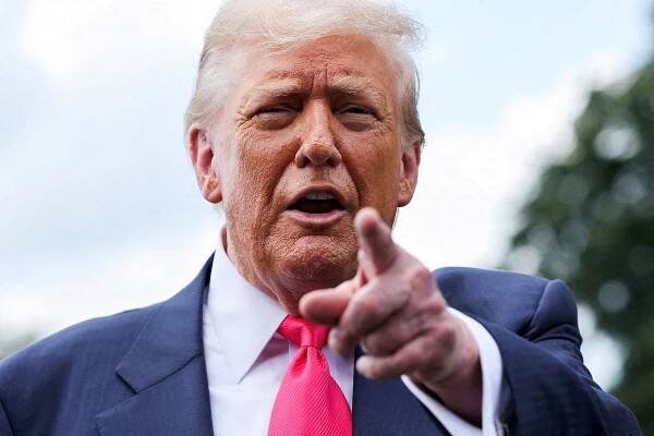 Trump tlačí na Evropu kvůli clům pro Čínu a Indii, pak prý zakročí proti Rusku. Nevymlouvá se?