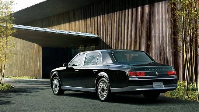 Rolls-Royce je jen jeden, alternativy se však najdou. Některé superluxusní modely nejspíš ani neznáte