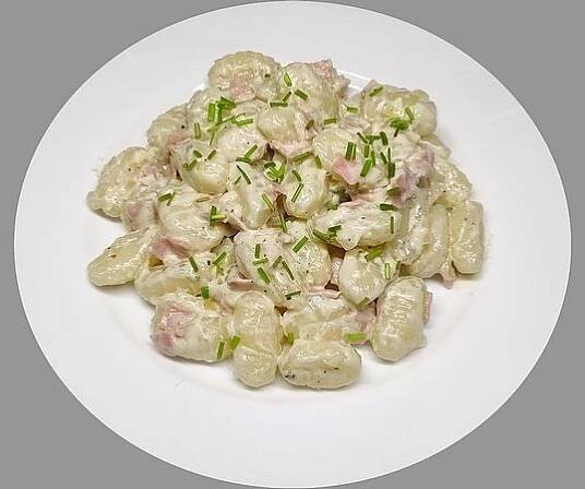 Noky se smetanou, šunkou a nivou recept