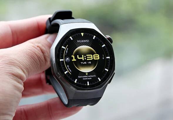 Hodinky Huawei Watch GT 6 Pro překvapí výdrží. Vyzkoušeli jsme novinku