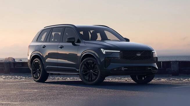 Vlajkové SUV Volvo má 455 koní, zrychlení sporťáku a teď i stylovou výbavu pro milovníky černé. Pořídíte jej za akčních podmínek