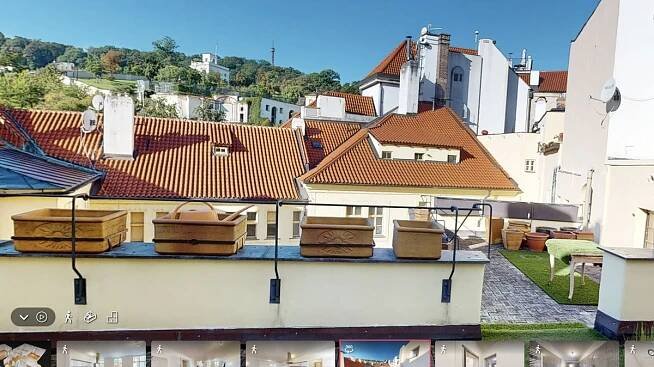 V domě na Malé Straně, kde žil Mikoláš Aleš, nabízí Praha byt s terasou. Má přes 300 metrů čtverečních