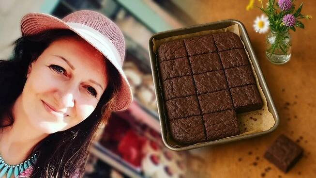 Recept na low carb brownies od cukrářky Hanky z Poděbrad. S cuketou je lehké, plné čokolády a krásně vláčné