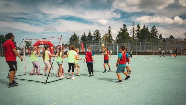 Sportovní den pro školáky rozproudil pohyb a dobrou náladu v Příbrami