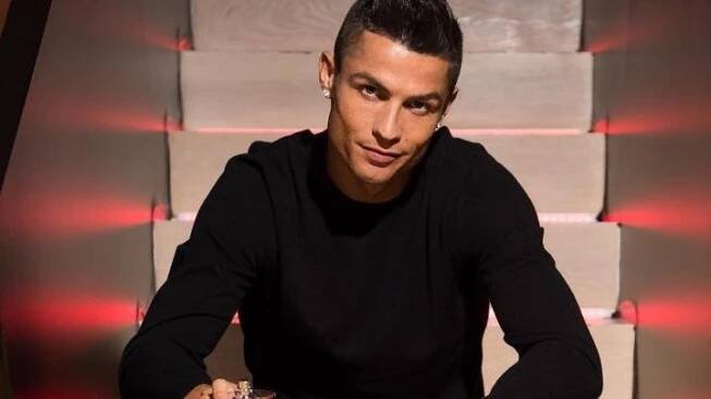 Cristiano Ronaldo je první fotbalový miliardář na světě