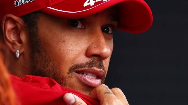 Hamilton podle Surera nezvládá závodit s vozem, který není konkurenceschopný. Na rozdíl od Alonsa je rozmazlený, tvrdí